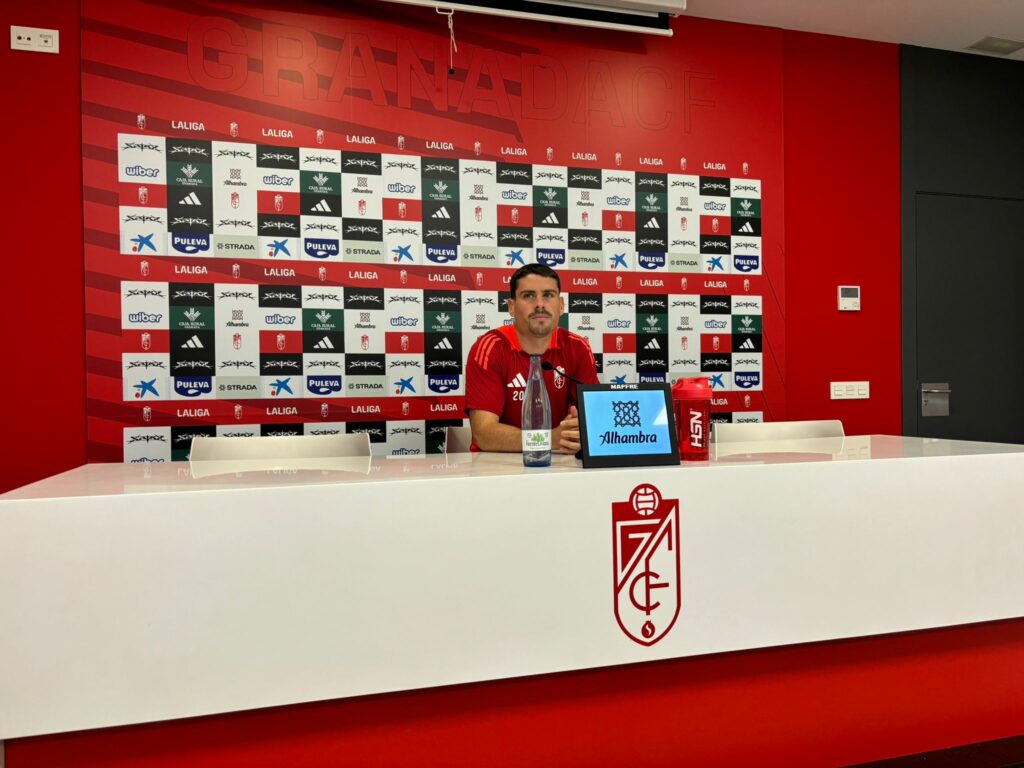 El-centrocampista-cántabro-ha-repasado-la-actualidad-del-Granada-CF-en-sala-de-prensa