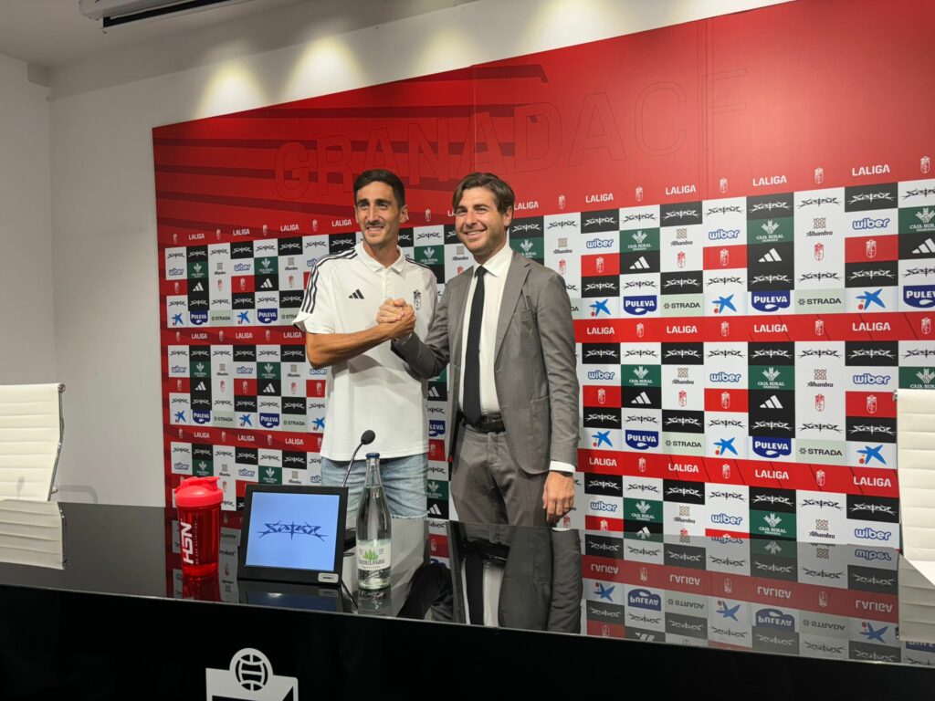 El-director-deportivo-ha-repasado-la-actualidad-del-Granada-CF-en-la-presentación-de-Diego-Mariño