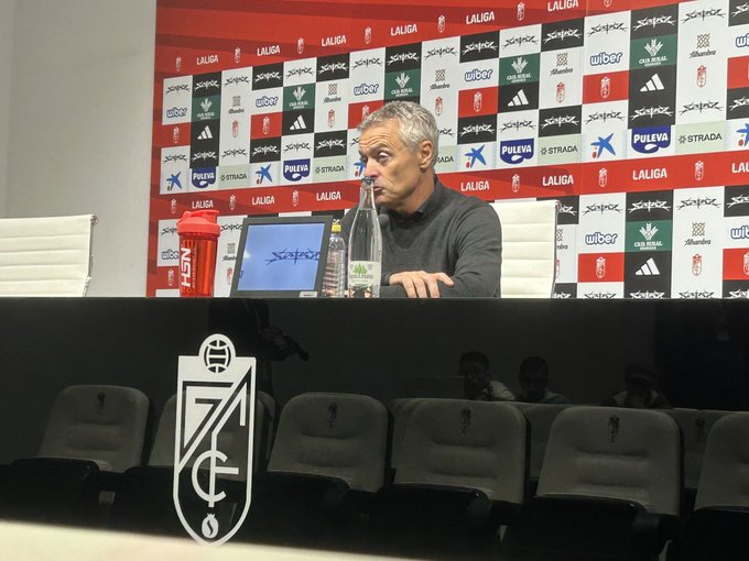 Escribá-analizó-en-sala-de-prensa-su-primera-derrota-como-entrenador-rojiblanco