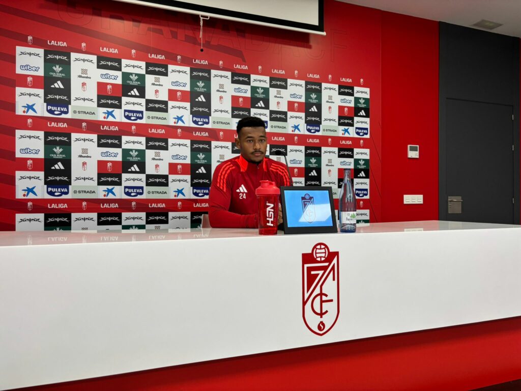 El-central-ha-atendido-a-los-medios-de-comunicación-en-la-previa-del-duelo-ante-el-CD-Tenerife