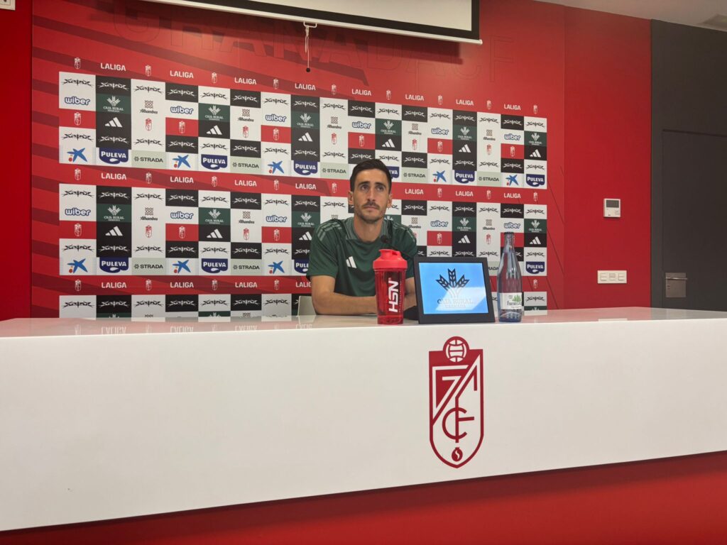 El-guardameta-nazarí-atendió-a-los-medios-de-comunicación-en-la-previa-del-duelo-ante-el-Real-Sporting