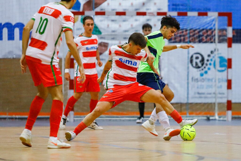 Los-goles-de-Pablo-y-Emilio-no-son-suficientes-para-sacar-petróleo-del-Ciudad-de-Cádiz